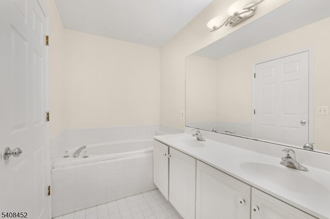 Building Photo - 12 Woodmont Dr