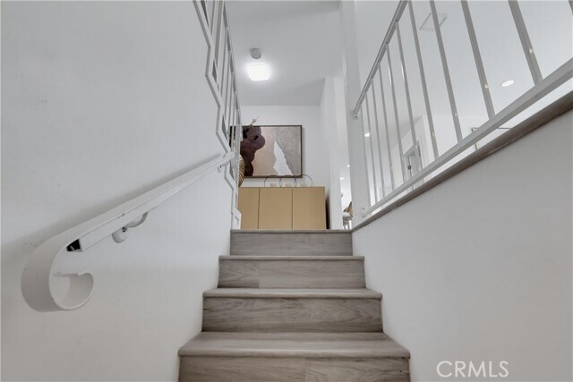 Building Photo - 125 Campanita Ct