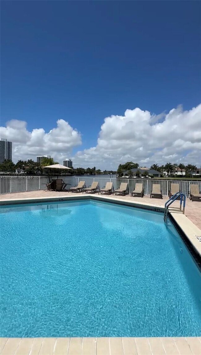 Building Photo - 3161 S Ocean Dr