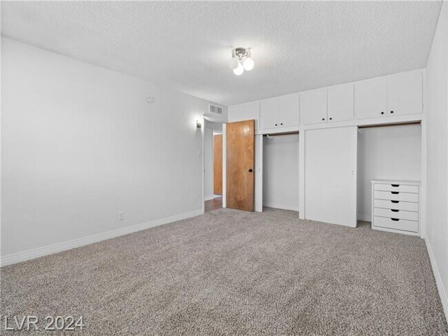 Building Photo - Spectacular Vintage 3Bed/2Bath Las Vegas h...