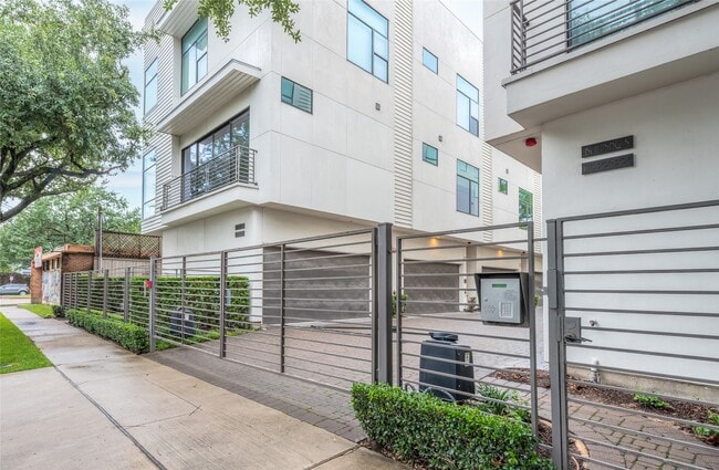 Building Photo - 1004 California St