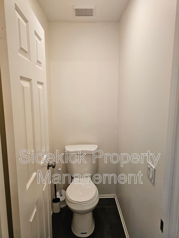 Building Photo - 1054 Fox Ct