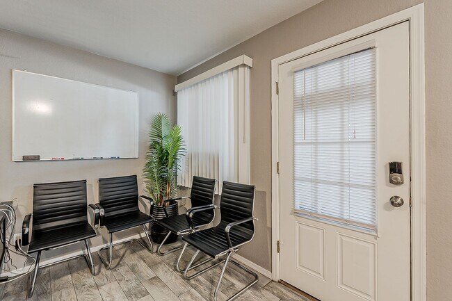 Building Photo - Fully Remodeled! 2 bed 2 bath Town-home in Central Phoenix!! Gated Community with Pool!