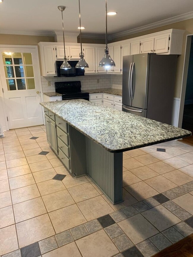 Building Photo - 3101 Janice Rd