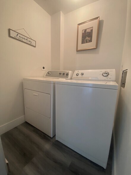 Laundry - 273 SW Sterret Cir
