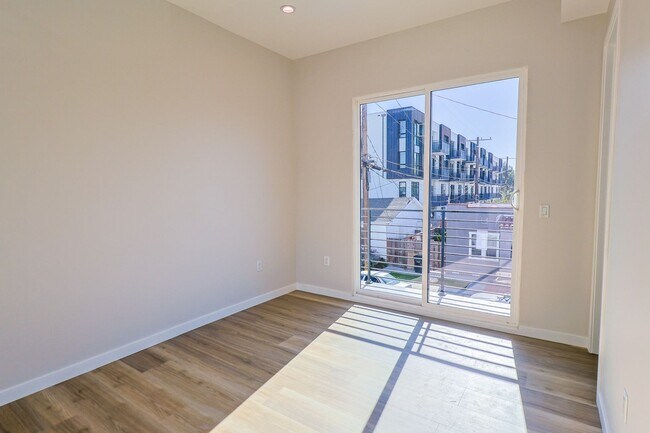 Building Photo - 5515 Glennie Ln