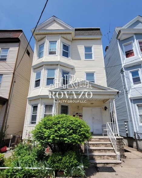 Building Photo - 525 21st St