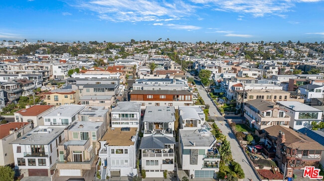 Building Photo - 703 Bayview Dr