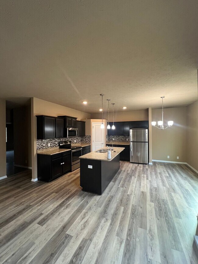 Building Photo - 1/2 month off moving special if move in prior to 03/15/2026 - Beautiful 3 bed 2 bath house w 2 ca...