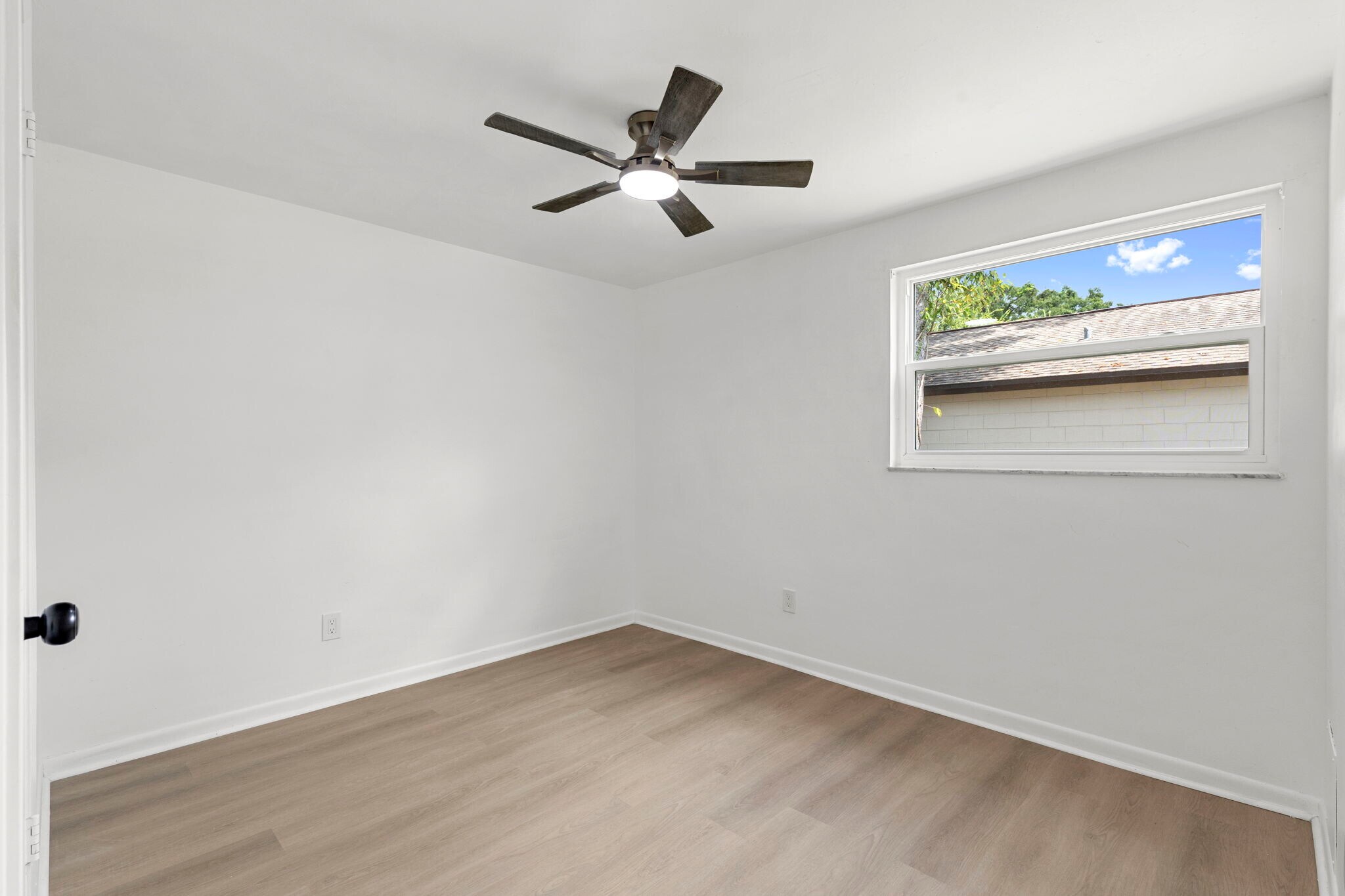 Building Photo - 516 Avocado Cir