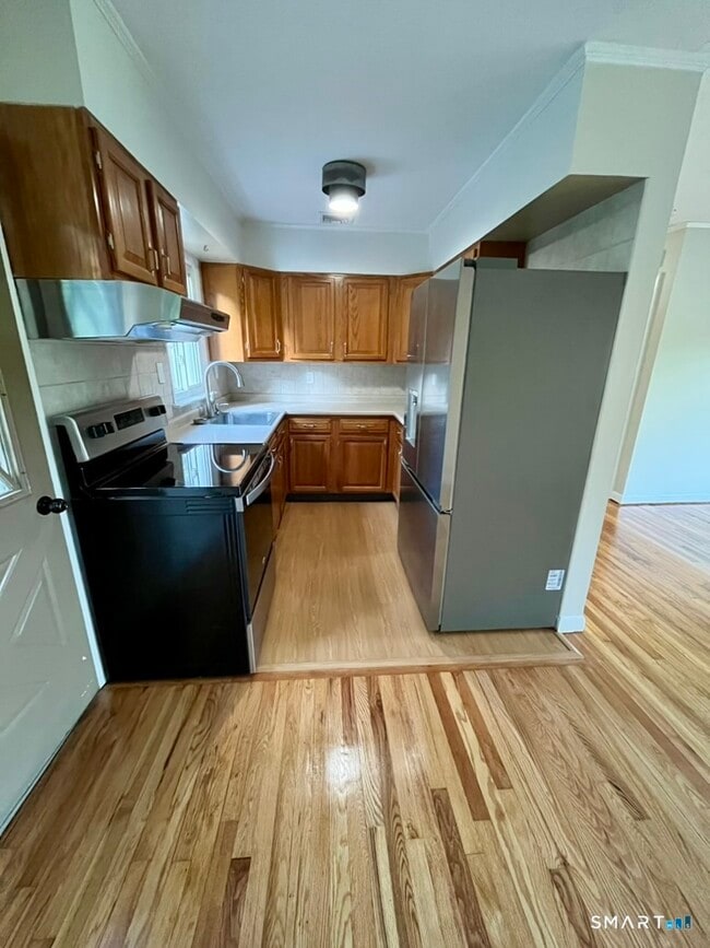 Building Photo - 28 Brookfield Meadows