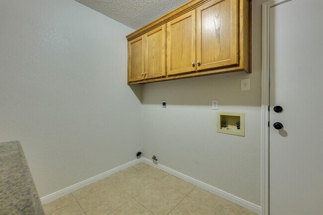 Building Photo - 2304 Willow Way