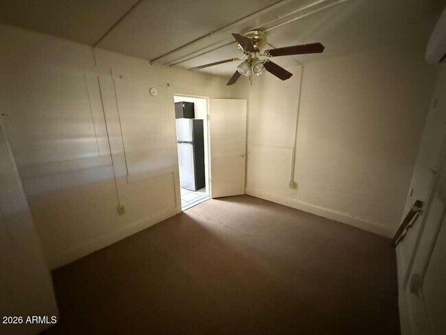 Building Photo - 830 E 9th St