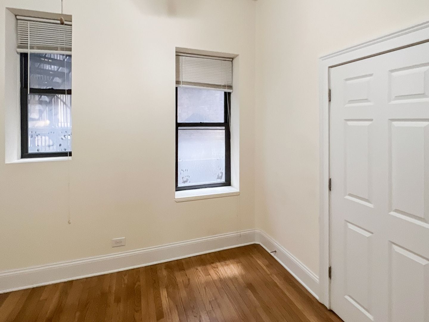 Building Photo - 871 W Lill Ave