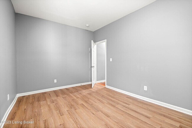 Building Photo - 949 S 7th St
