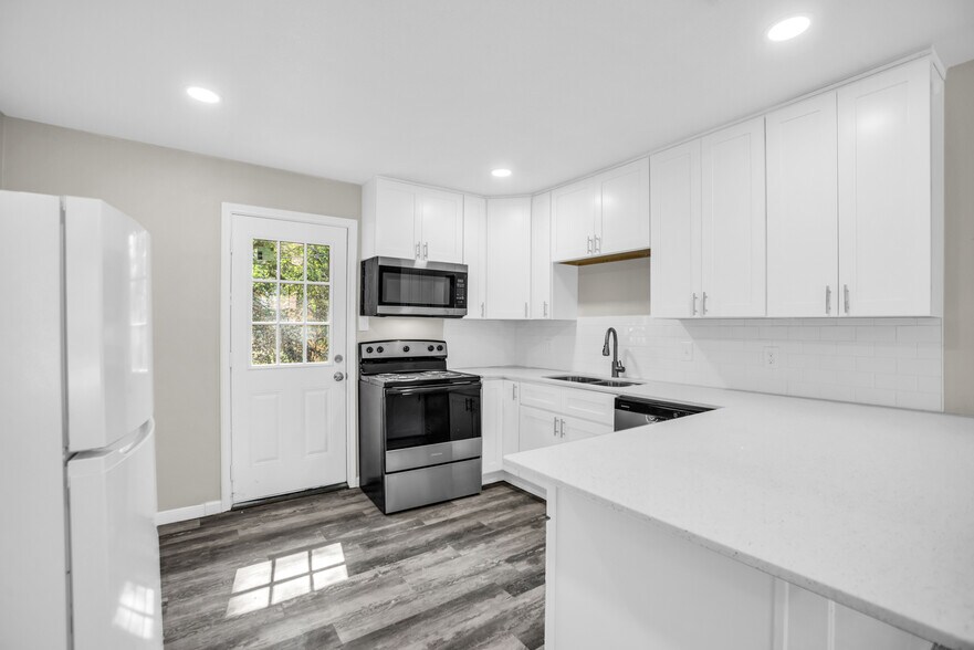 Building Photo - 125 Vandenburg Dr