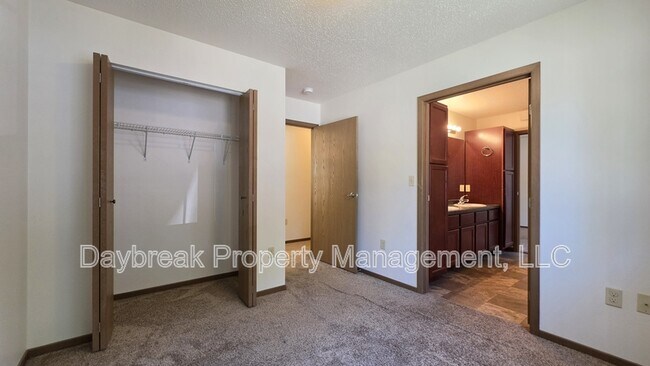 Building Photo - 317 16th St S