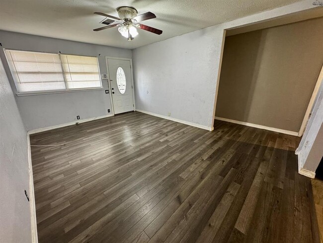 Building Photo - 1504 Red Fox Rd