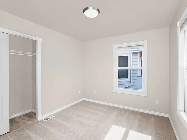 Building Photo - Spacious 3-Story Home with 2 Car Garage and Large Deck!