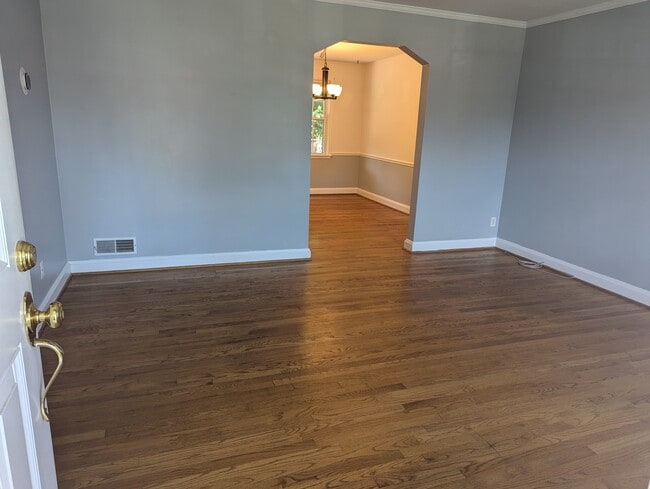 living rom/dining room - 6120 Mount Ridge Rd