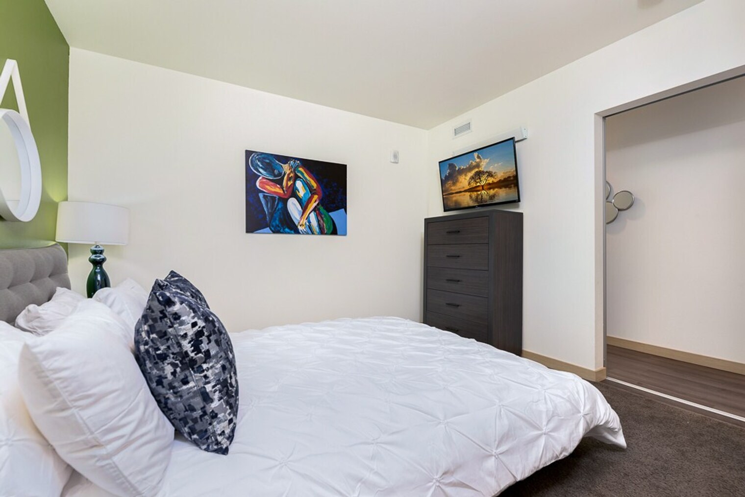 Building Photo - 2811 18th Ave S