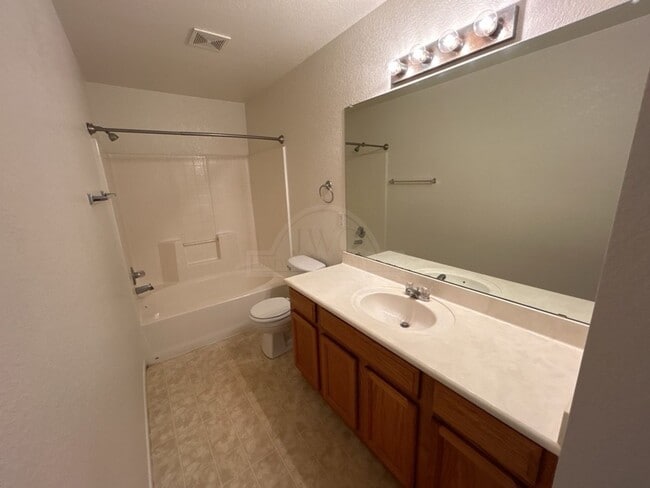 Building Photo - 308 Cedar Ridge Dr