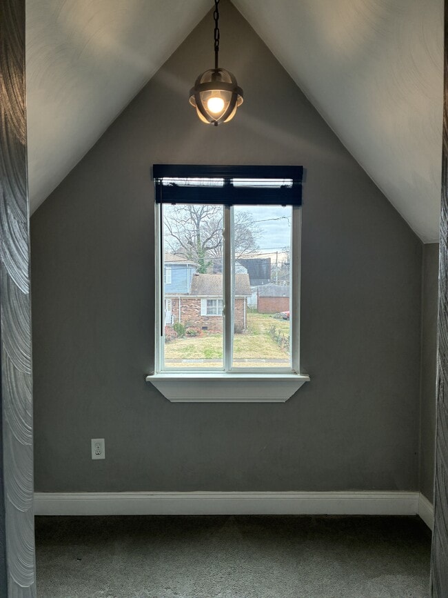 Building Photo - 2808 Beachmont Ave