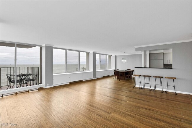 Building Photo - 12700 Lake Ave