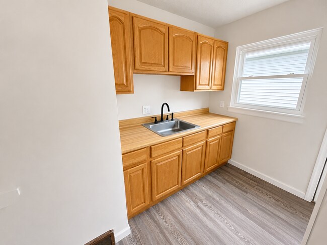 Building Photo - Charming & Affordable 2-Bedroom Home Near Linden – Move-In Ready!