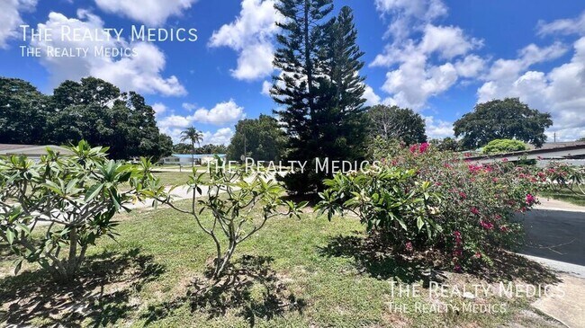 Building Photo - 904 Hall St