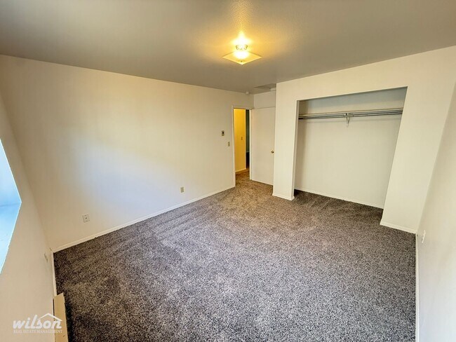 Building Photo - 406 N 8th St
