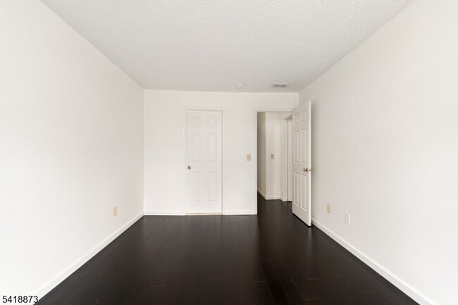 Building Photo - 11 Colton Cir