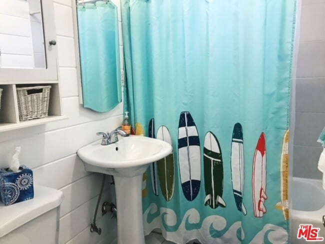 Building Photo - 12842 Walsh Ave