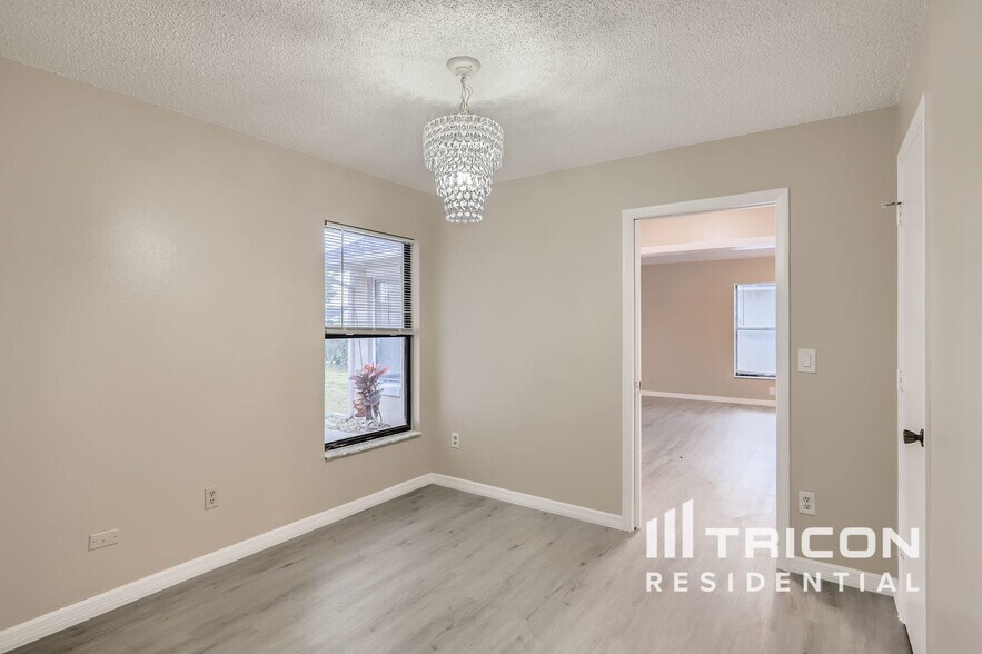 Building Photo - 1007 Black Willow Dr