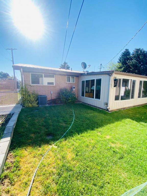 Building Photo - 737 Anthon Ave