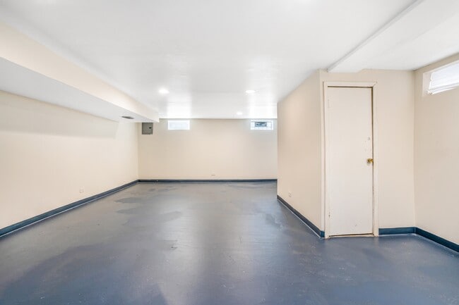 Building Photo - 8840 S Halsted St