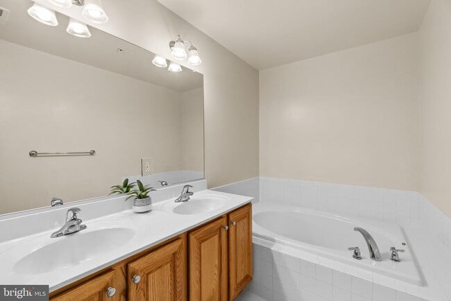 Building Photo - 6478 Cornwall Dr