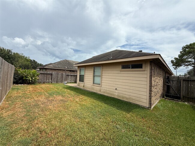 Building Photo - 24210 Silversmith Ln