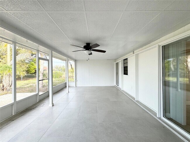 Building Photo - 237 Matisse Cir N