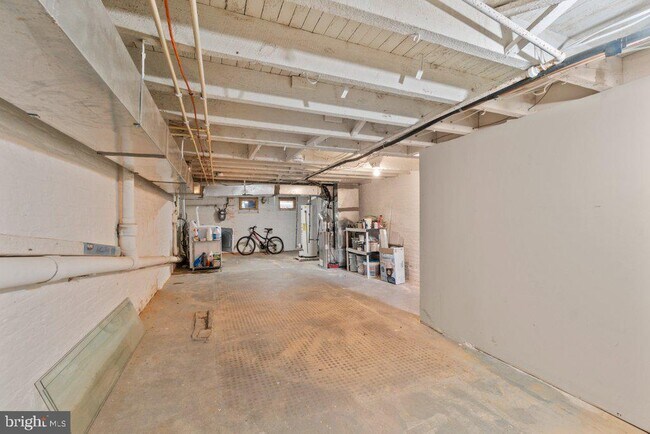 Building Photo - 226 S Patterson Park Ave