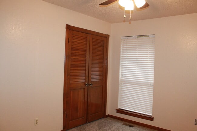 Building Photo - Carl Albert Schools! - Great Home!