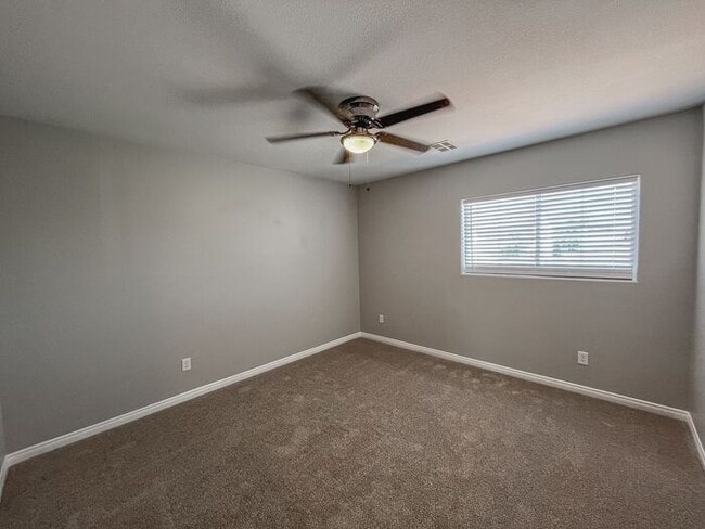 Building Photo - Stunning 5-Bedroom Home in Gated Community...