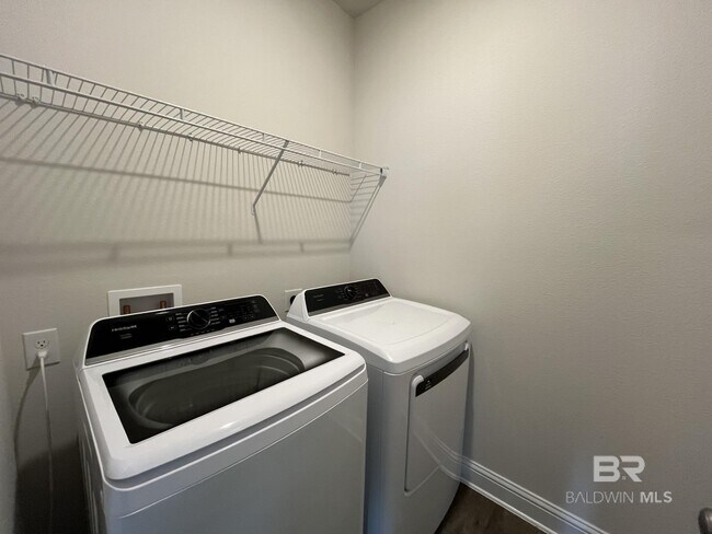 Building Photo - 14836 Dayton Cir