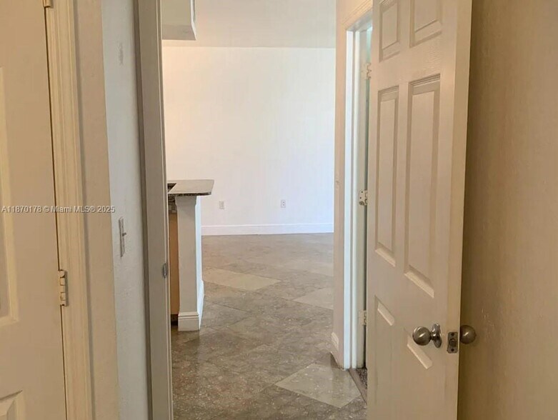 Building Photo - 2557 Centergate Dr