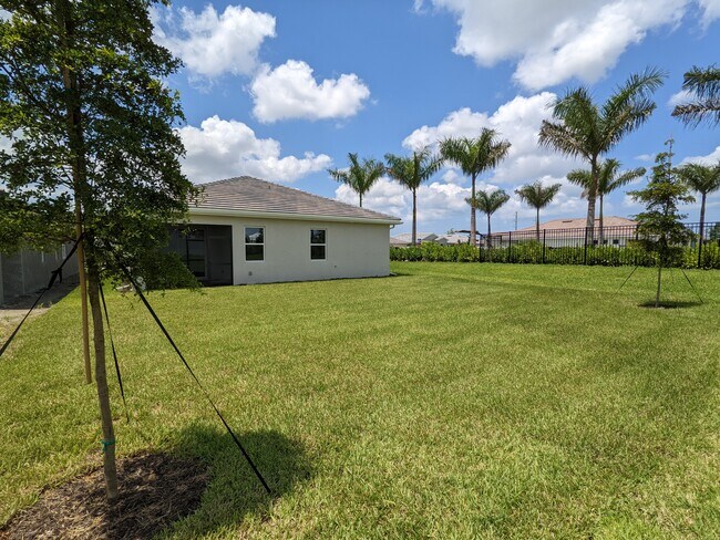 Building Photo - 636 IBIZA Loop