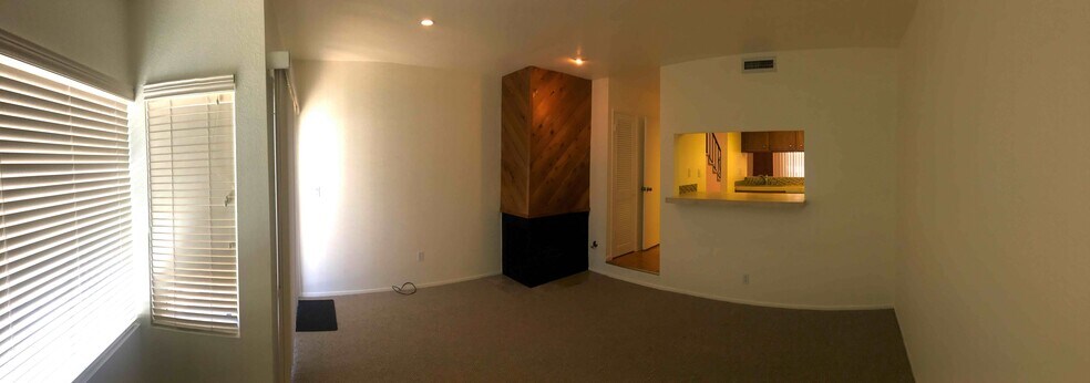 Living Room/Fireplace/Counter - 3033 Hollycrest Dr