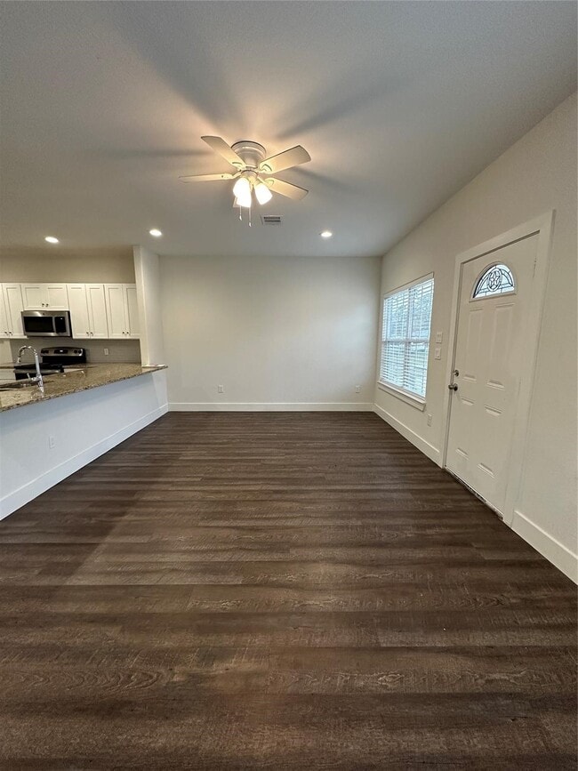 Building Photo - 9302 Bean St