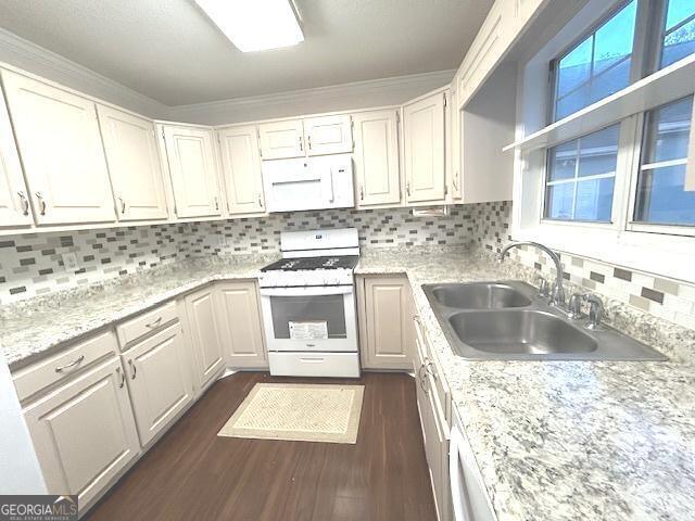 Building Photo - 305 Carriage Chase