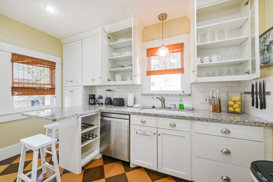 Building Photo - 1305 Beverly St