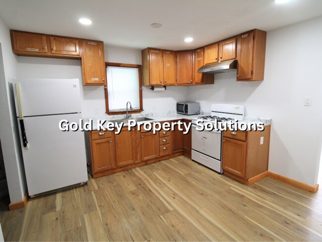 Building Photo - Nicely Updated 3 BR 1.5 BA House with Central Air and Garage (NO SECTION 8)